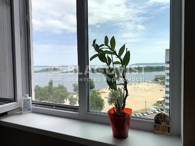 квартира за адресою Соснова вул., 10