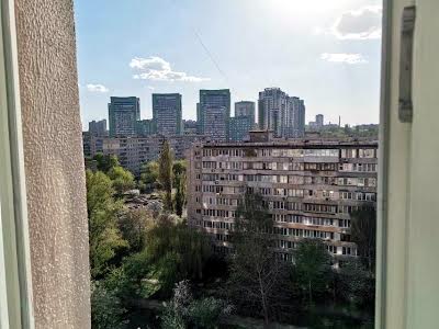 квартира за адресою Автозаводська вул., 61