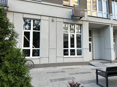 коммерческая по адресу Львівська, 15