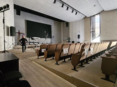 комерційна за адресою майдан Незалежності пл., 2