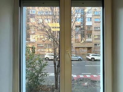 комерційна за адресою Волоська вул., 24/37