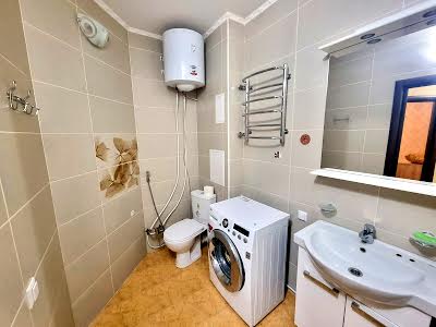 квартира за адресою Авіаконструктора Ігоря Сікорського вул. (Танкова), 1