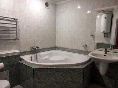 квартира за адресою Анни Ахматової вул., 3-А