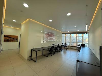 коммерческая по адресу Кловский спуск, 7a