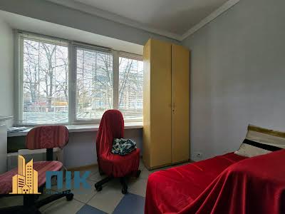 комерційна за адресою Героїв Оборони вул., 7