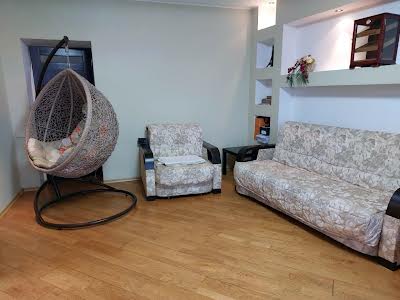 квартира за адресою Анни Ахматової вул., 31