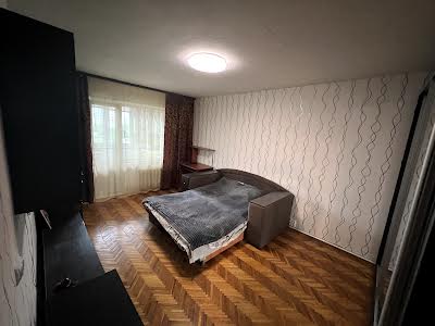 квартира по адресу Ревуцкого ул., 18-А