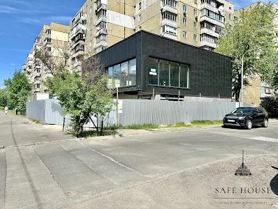 комерційна за адресою Ревуцького вул., 35а