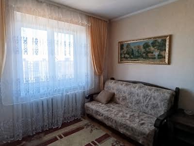 квартира за адресою вул. Небесної Сотні, 24