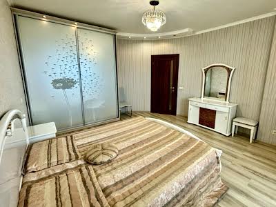 квартира по адресу Героїв Оборони ул., 10-А