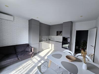 квартира за адресою Метрологічна вул., 15