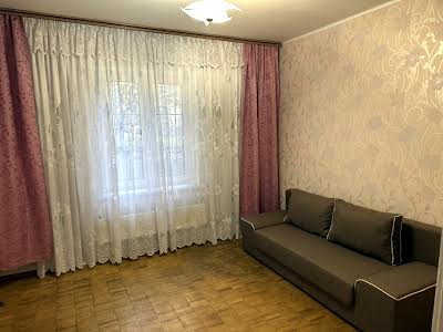 квартира за адресою Ревуцького вул., 18