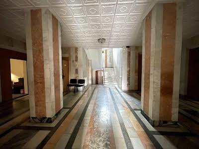 коммерческая по адресу с. Требухов, Броварська, 1а