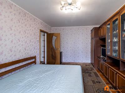 квартира по адресу Ларисы Руденко ул., 3-Б