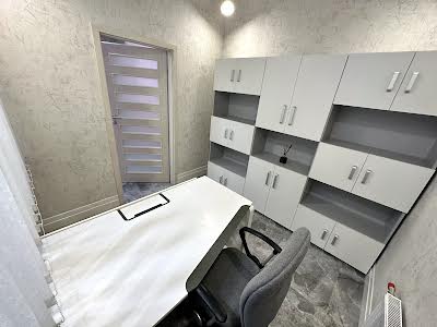 комерційна за адресою Євгена Коновальця вул. (Щорса), 32-Б