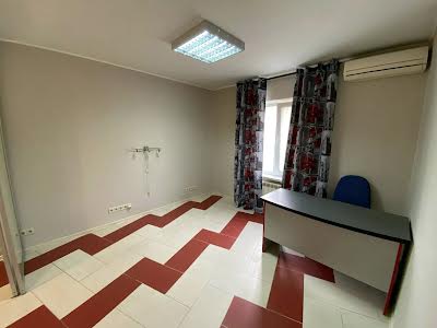 комерційна за адресою Драгоманова вул., 23