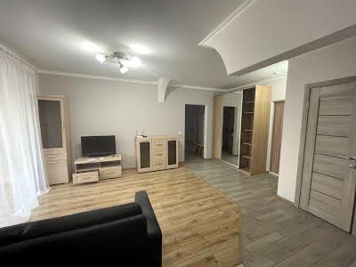 квартира за адресою Вишняківська вул., 4