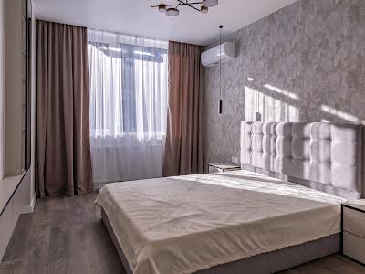 квартира за адресою Олександра Олеся вул., 2-Б