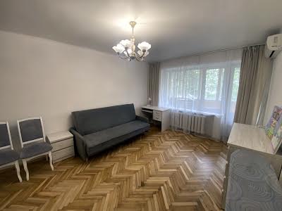 квартира за адресою Сергія Набоки пл., 4