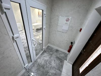 комерційна за адресою Євгена Коновальця вул. (Щорса), 32-Б