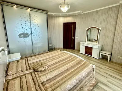 квартира за адресою Героїв Оборони вул., 10-А