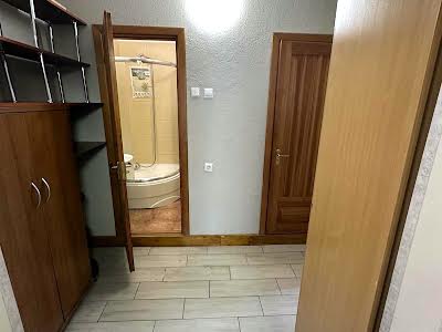 квартира за адресою Анни Ахматової вул., 16-Г