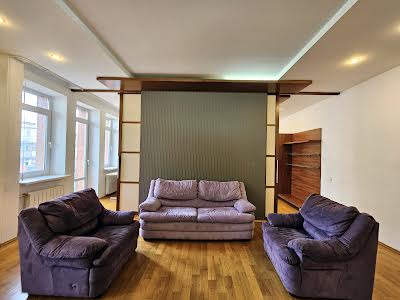 квартира за адресою Панаса Мирного вул., 8