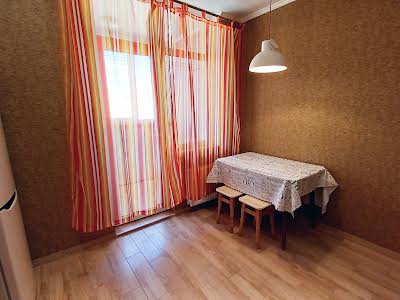 квартира за адресою Сім'ї Кульженків вул. (Петра Дегтяренка), 31-А