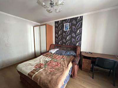 квартира за адресою Автозаводська вул., 5