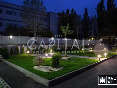 комерційна за адресою Старокиївська вул., 10