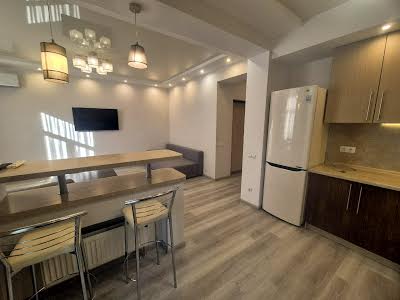 квартира за адресою Регенераторна вул., 4