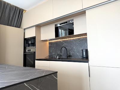 квартира за адресою Салютна вул., 2к18