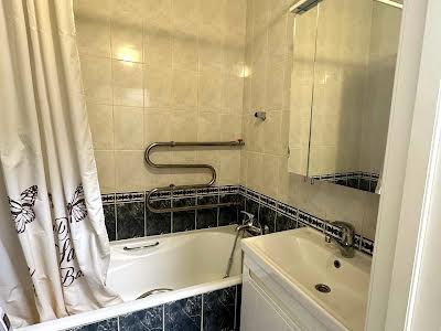 квартира по адресу Івана Світличного ул. (Петровського), 6