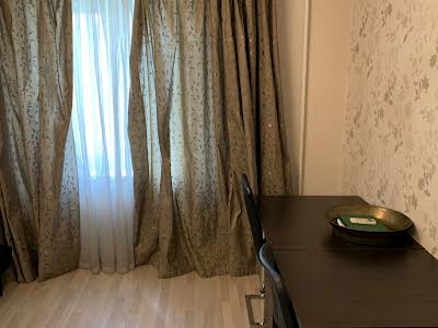 квартира за адресою Анни Ахматової вул., 13-Б