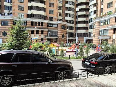 комерційна за адресою Лесі Українки бульв., 7-Б