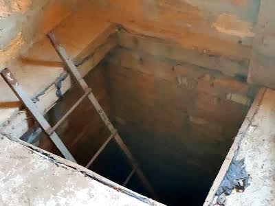 будинок за адресою с. Бузова, Центральна вул.