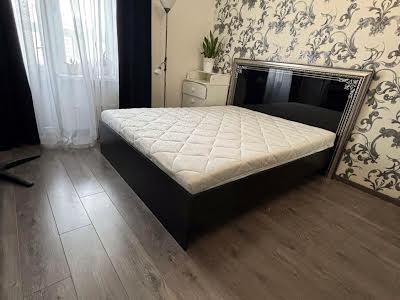 квартира за адресою Анни Ахматової вул., 32/18