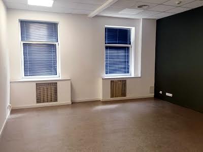 комерційна за адресою Михайла Брайчевського вул. (Металістів), 22