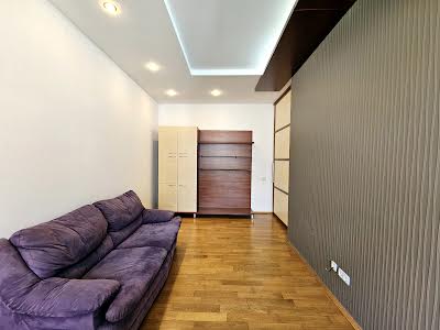 квартира за адресою Панаса Мирного вул., 8