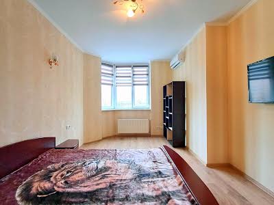 квартира за адресою Братська вул., 12