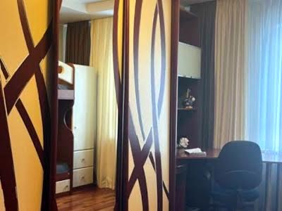 квартира за адресою Драгоманова вул., 8
