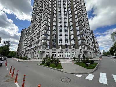 коммерческая по адресу Львівська, 15