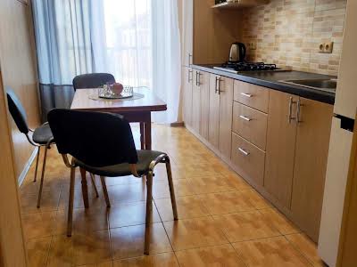 квартира за адресою Замковецька вул., 102