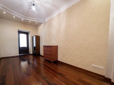 квартира за адресою Шота Руставелі вул., 8