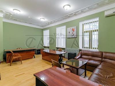 комерційна за адресою Липська вул., 10