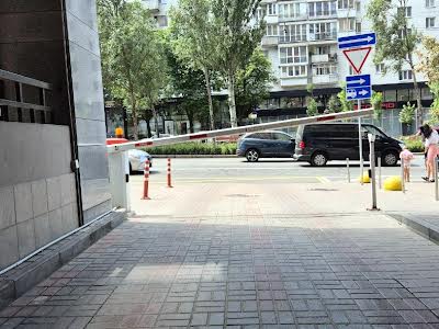 комерційна за адресою Лесі Українки бульв., 7-Б