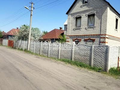 дом по адресу пгт. Безлюдовка, Клубничная ул.