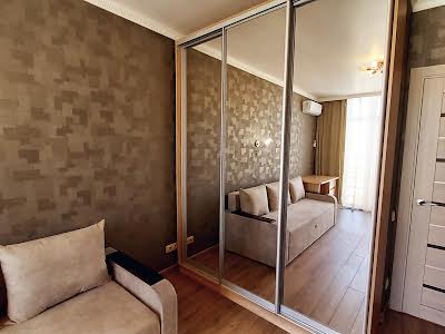 квартира за адресою Сім'ї Кульженків вул. (Петра Дегтяренка), 31-А