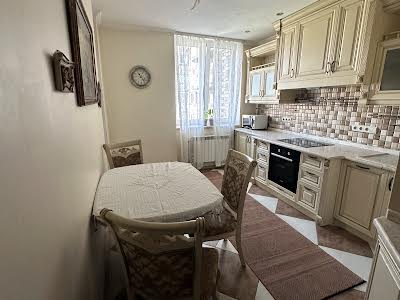 квартира за адресою Ахматова, 30