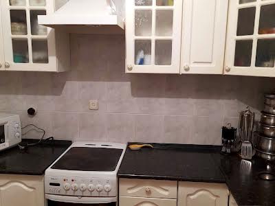 квартира за адресою Анни Ахматової вул., 15